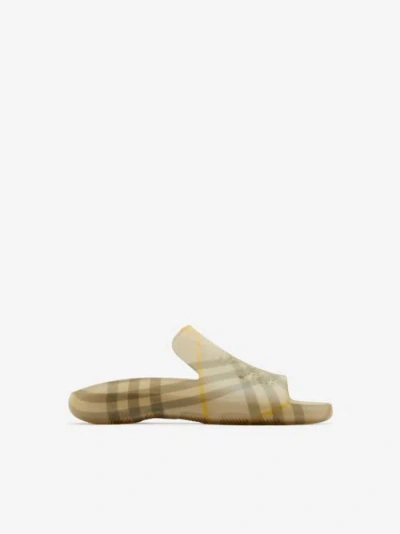 Burberry Equestrian Knight Check-pattern Slides In Wheat