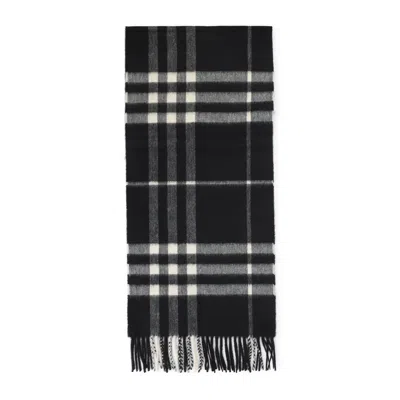 Burberry Luxurious Cashmere Scarf For Men In Black