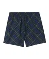 Burberry Pantaloncini In Twill Check In Black