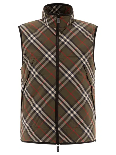 Burberry Sleeveless Checked Pattern Padded Jacket In Loch Ip Check