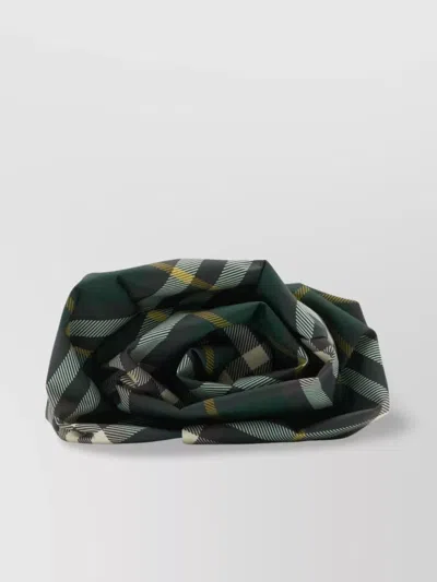 Burberry Checkered Rose Clutch 3d Detailing