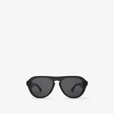 Burberry Classic Pilot Sunglasses In Transparent Black