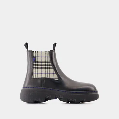 Burberry Creeper Chelsea Low Ankle Boots In Black
