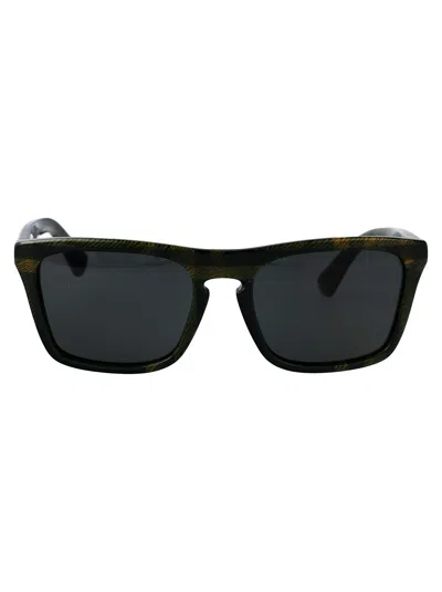 Burberry Eyewear 0be4434 Sunglasses In Check Green