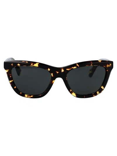 Burberry Eyewear Tortoiseshell Cat-eye Sunglasses In Multi