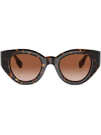Burberry Eyewear Meadow Tinted-lenses Sunglasses In Braun