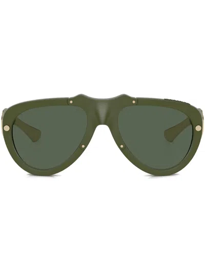 Burberry Eyewear Sonnenbrille Im Visierdesign In Grün