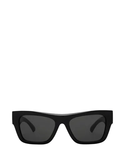 Burberry Heritage Square Sunglasses In Black