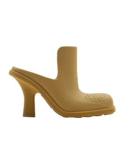 BURBERRY BURBERRY HIGHLAND PERFORATED DETAILED MULES