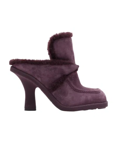 BURBERRY BURBERRY HIGHLAND SHEARLING LOGO CHARM PUMPS