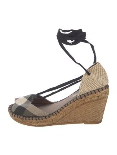 Pre-owned Burberry House Check Pattern Canvas Pumps In Brown