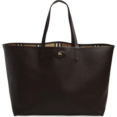 Burberry Large Reversible East/west Tote In Black