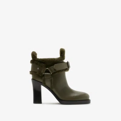 Burberry Leather-shearling Stirrup Boots 85 In Loch