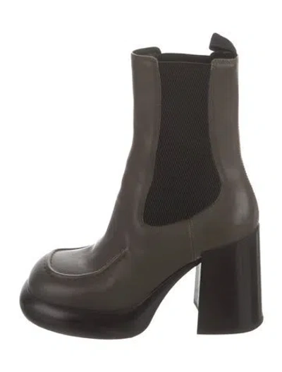Pre-owned Burberry Leather Chelsea Boots In Black