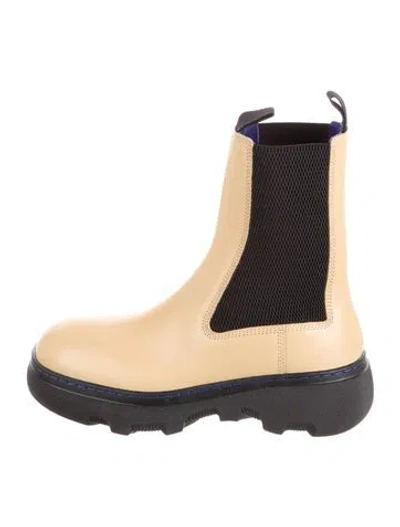 Pre-owned Burberry Leather Chelsea Boots In Neutral