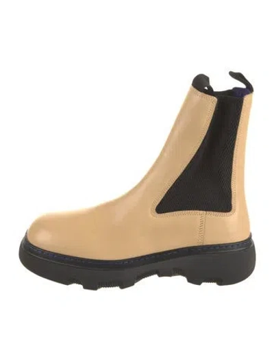 Pre-owned Burberry Leather Chelsea Boots In Neutral