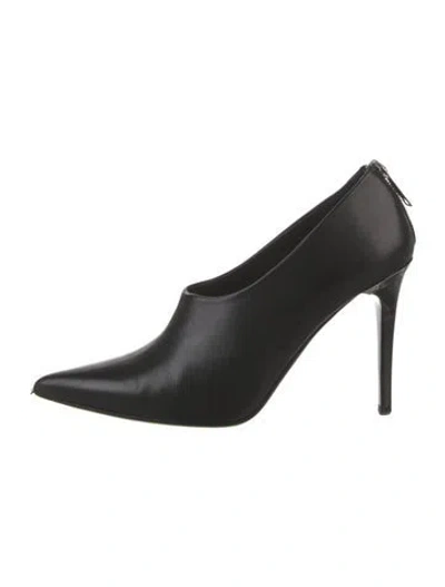 Pre-owned Burberry Leather Pumps In Black