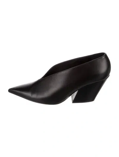 Pre-owned Burberry Leather Pumps In Black