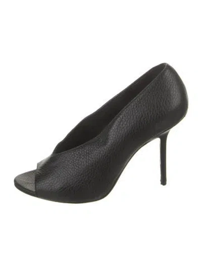 Pre-owned Burberry Leather Pumps In Black
