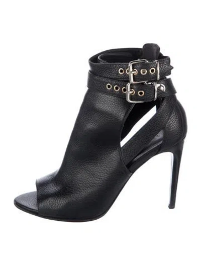 Pre-owned Burberry Leather Pumps In Black