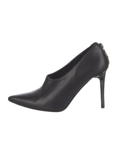 Pre-owned Burberry Leather Pumps In Black