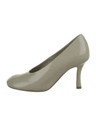Pre-owned Burberry Leather Pumps In Neutral