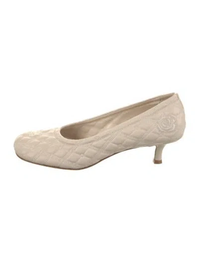 Pre-owned Burberry Leather Pumps In Neutral