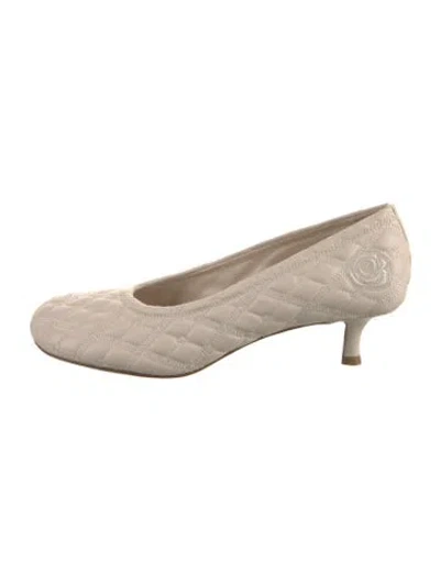 Pre-owned Burberry Leather Pumps In Neutral