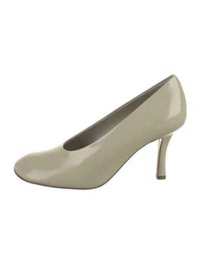 Pre-owned Burberry Leather Pumps In Neutral