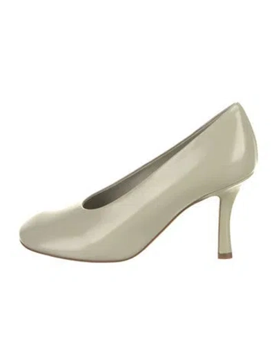 Pre-owned Burberry Leather Pumps In Neutral