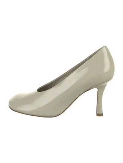 Pre-owned Burberry Leather Pumps In Neutral