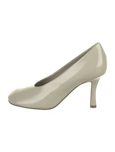 Pre-owned Burberry Leather Pumps In Neutral
