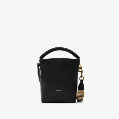 Burberry Ll Mn B Clip Bucket Lgl In Black