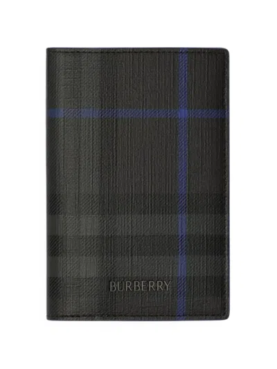 Burberry Logo-detail Passport Holder In Black