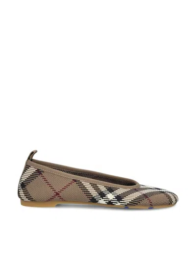 Burberry Low Shoes In Brush Ip Check