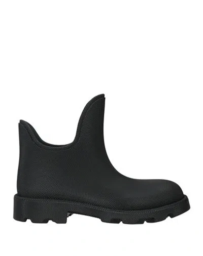Burberry Ray Textured Ankle Boot In Black