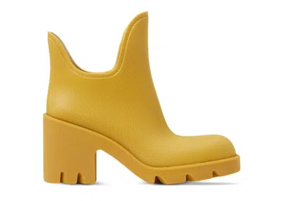 Pre-owned Burberry Marsh Boot (women's) Sneakers In Manilla