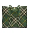 Burberry Medium Check Knitted Tote Bag In Ivy