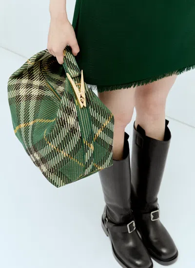 Burberry Medium Peg Duffle Handbag In Green