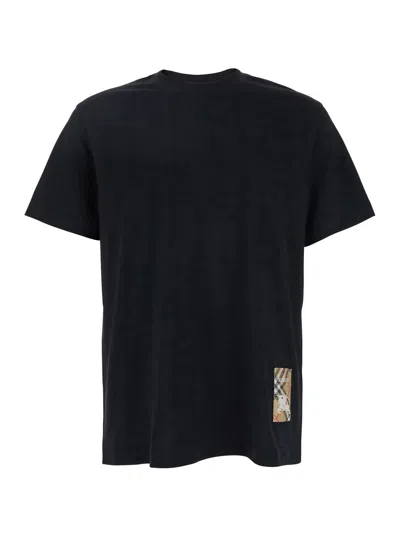 BURBERRY BURBERRY MEN BLACK T-SHIRT T-SHIRT WITH LOGO PATCH WITH TARTAN MOTIF IN COTTON MAN