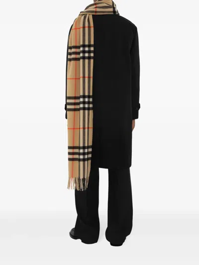 Burberry Mu Washed Giant Ch Kcs Scarve In Sand