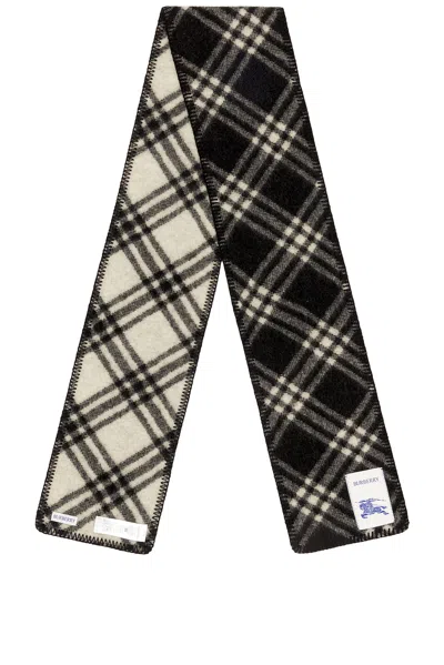 BURBERRY NARROW TRI BAR SCARF