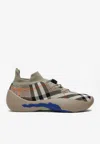 Burberry 'checkered Knit Neptune Sne In Beige