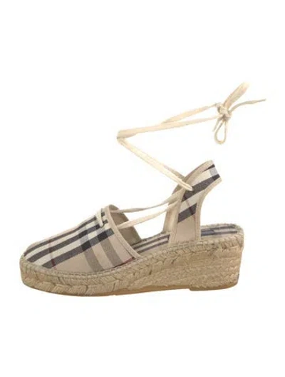Pre-owned Burberry Nova Check Pattern Canvas Pumps In Neutrals