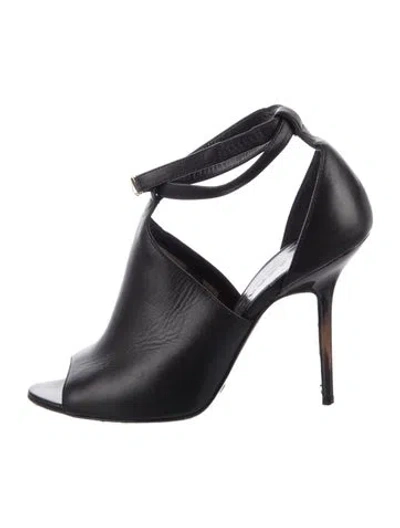 Pre-owned Burberry Nova Check Pattern Leather Pumps In Black
