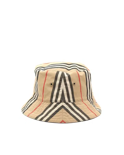 Burberry Nova Check Reversible Bucket Hat, Size L In Beige