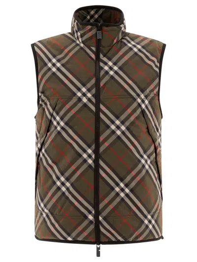 Burberry Sleeveless Checked Pattern Padded Jacket In Loch Ip Check