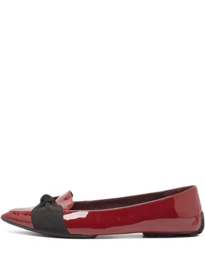 Pre-owned Burberry Patent-leather Bow-detail Flat Pumps In Red