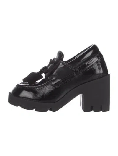 Pre-owned Burberry Patent Leather Pumps In Black