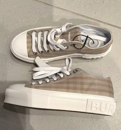 Burberry Plaid Low-cut Casual Shoes In Nude
